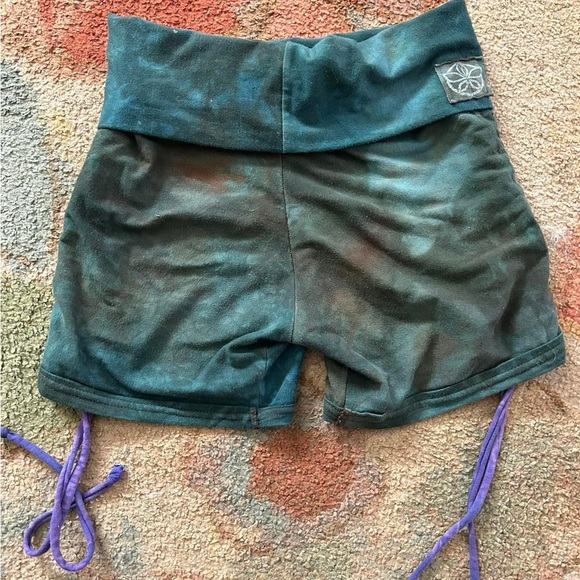 Flowerpot Handmade cinch shorts - Picture 2 of 4